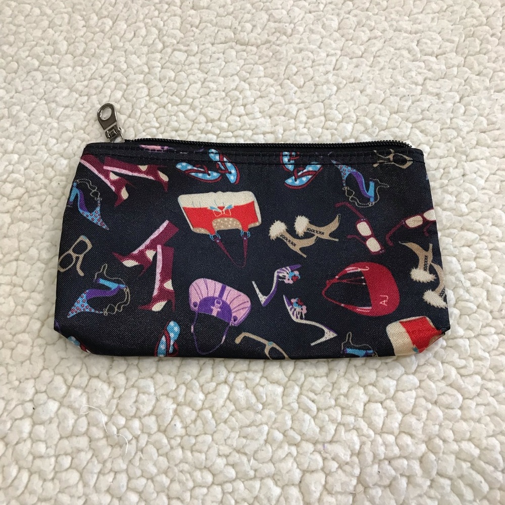 Coin Change Small Accessory or Makeup Travel Bag / Pouch
Zip Close Sack Carryall